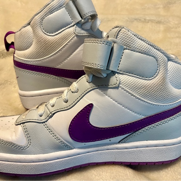 Nike Unisex-Child Court Borough Mid 2 Shoes - Size 4 Youth - Picture 4 of 7